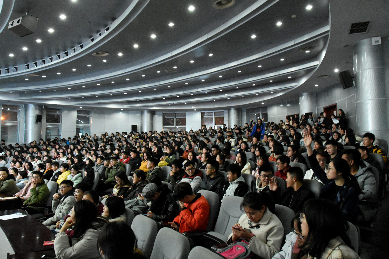 成都校区宣讲会现场.png
