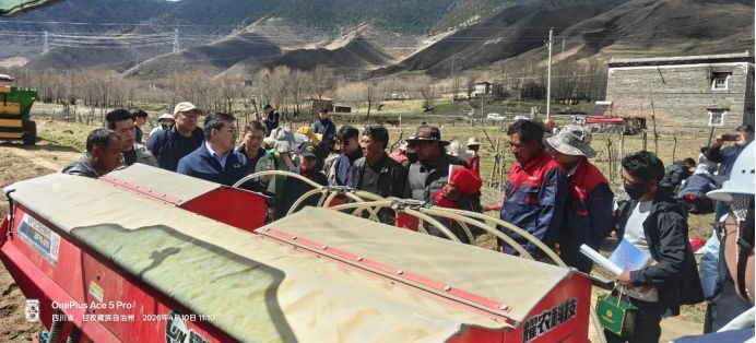 【兴农先锋】我校师生在甘孜州开展小粒径种子精量联合播种机应用培训与场景建设