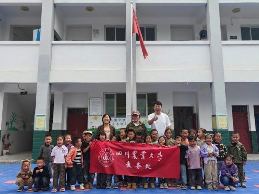 我校教务处援助千万贯乡石板滩村幼教点改善饮用水条件