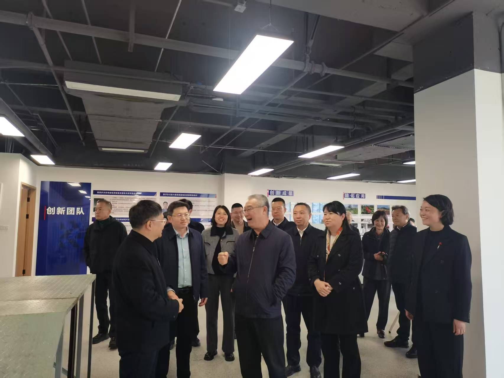 省人大常委会副主任王雁飞调研我校新工科“梦工厂”